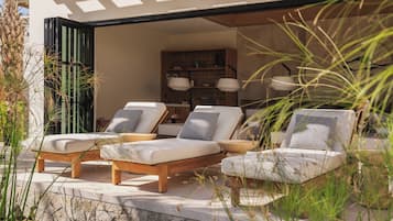 Masajes de tejido profundo, masajes suecos y masajes prenatales