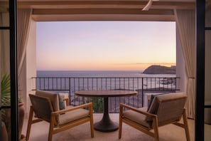 Suite, 1 habitación, vistas al mar (La Casona) | Ropa de cama hipoalergénica, edredones de plumas, minibar y caja fuerte
