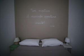 Business Room | Free minibar items, in-room safe, individually decorated - LE DIMORE DEGLI ARTISTI (Venosa)