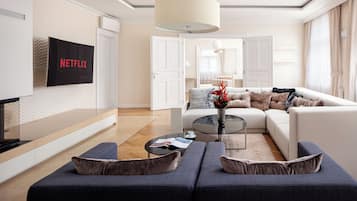 R16 Penthouse Apartment | Coin séjour