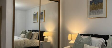 アパートメント | 2 室のベッドルーム、アイロン / アイロン台、WiFi (無料)、ベッドシーツ