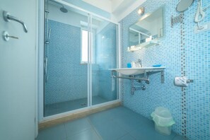 Shower, free toiletries, hair dryer, bidet