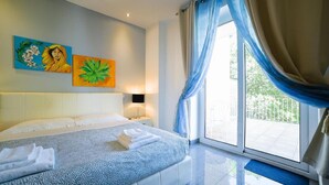 A modern bedroom with a large bed, a nightstand, and a window with curtains. - Il Cortile delle Esperidi (Lecce)