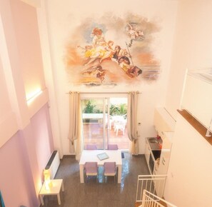 羽绒被、客房内保险箱、办公桌、隔音