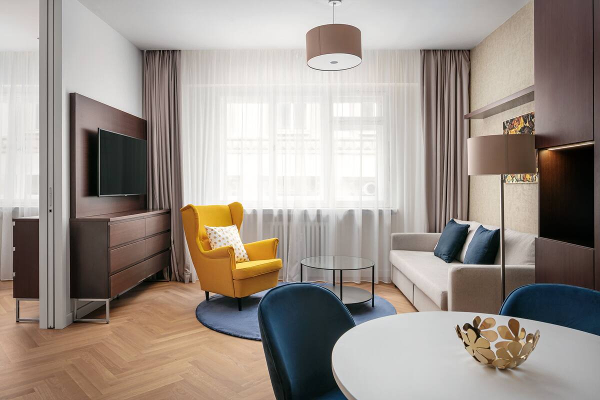 Rybna One Bedroom Apartment | Wohnbereich