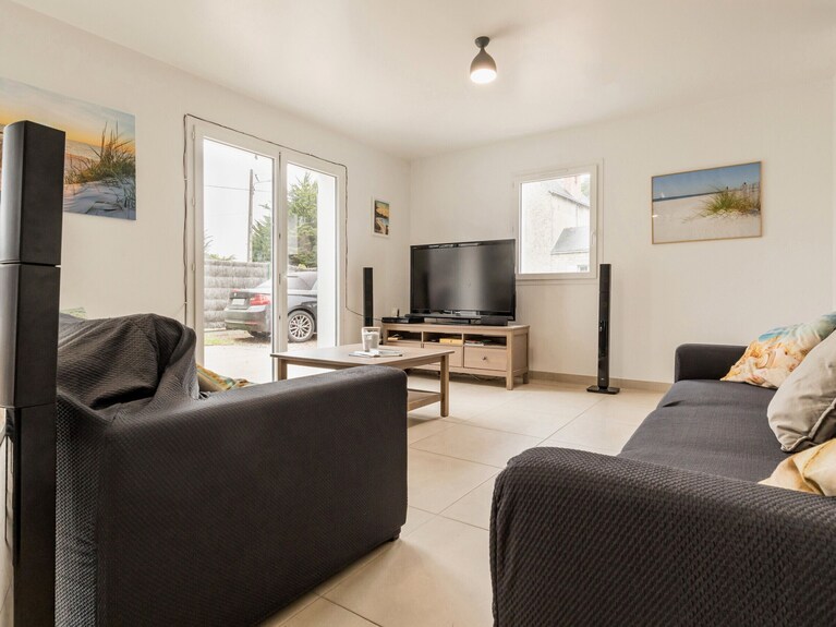 Beachside Retreat With Garden, Terrace & Bikes - 3br, Sleeps 6, Near Shops & Beach - Brittany