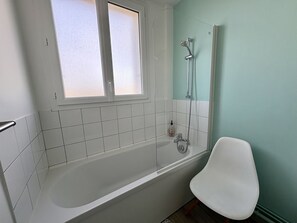 Bathroom - Cozy renovated apartment with sea view, near beach and activities (Saint-Jean-de-Monts)