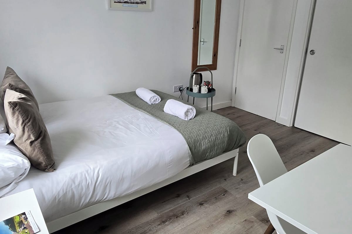 Habitación doble estándar | Wifi gratis y ropa de cama