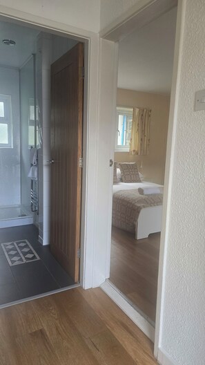 Quarto casal família, várias camas, vista para a montanha | Wi-Fi de cortesia, roupa de cama