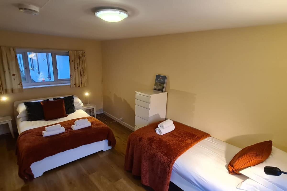 Standard Double Room | Free WiFi, bed sheets