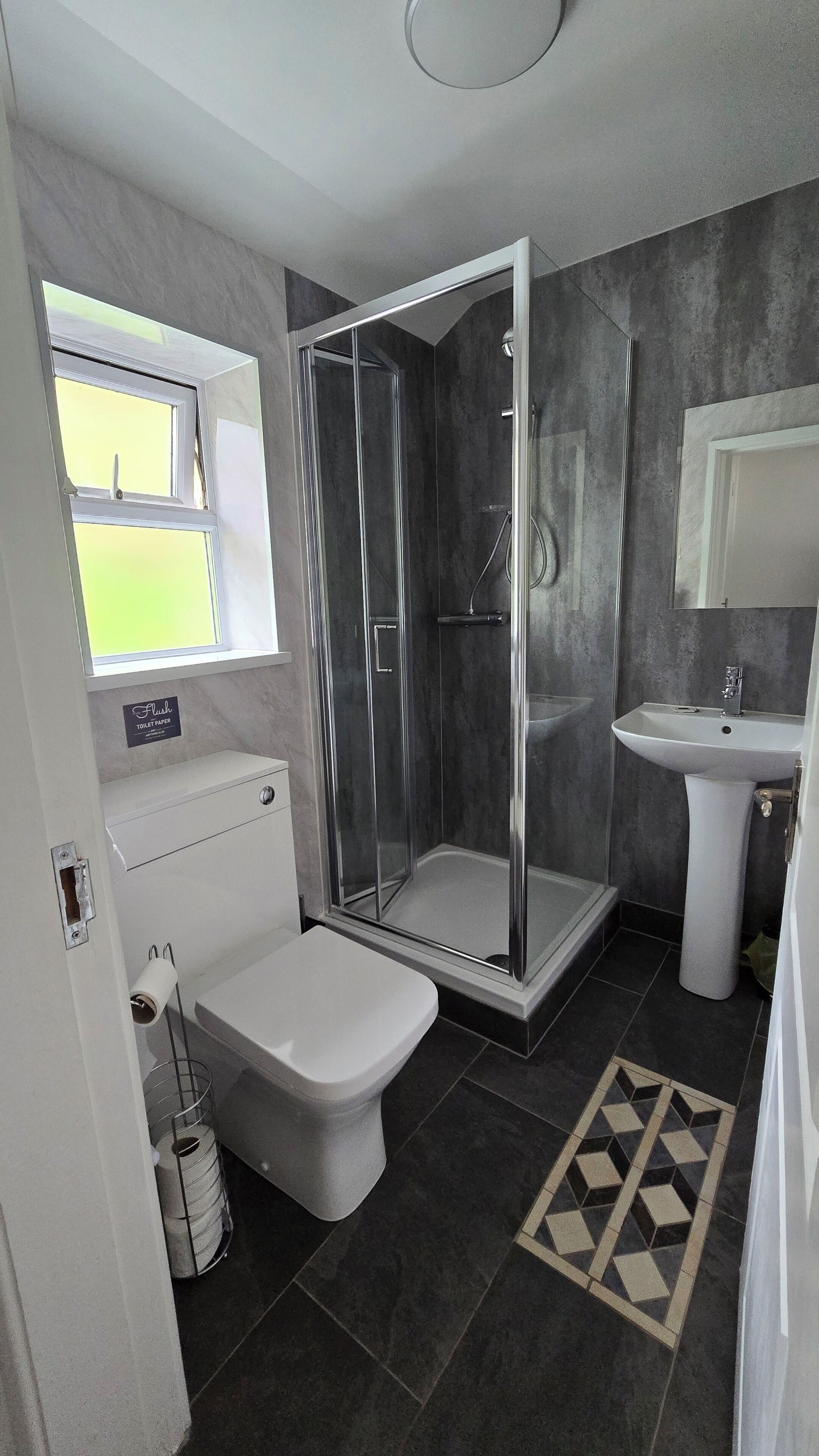 Standardværelse med 2 enkeltsenge - bjergudsigt | Badeværelse | Bruser, Sæbe, Toiletpapir