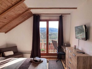1 quarto, Wi-Fi de cortesia, roupa de cama