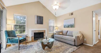 Landing | Spectacular 2BD, Pool, Tennis Court