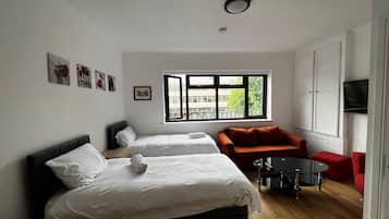 Comfort Twin Room, Ensuite | Individually decorated, free WiFi, bed sheets