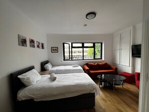 Quarto duplo conforto, suíte | Individualmente decorados, Wi-Fi de cortesia, roupa de cama