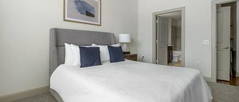 1 bedroom, desk, iron/ironing board, Internet
