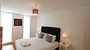 2 bedrooms, iron/ironing board, WiFi