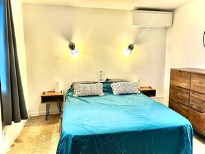 4 chambres, coffres-forts dans les chambres, bureau