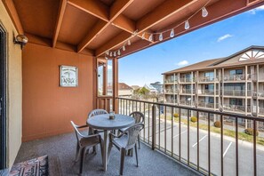 Outdoor dining - Jamaica Baywatch Condo (Ocean City)