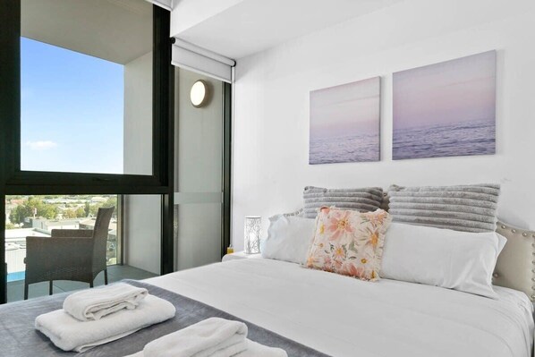 1 bedroom, iron/ironing board, travel cot, WiFi - Elegant 1BR CBD Apt "Walkable&Wi-Fi&Attractions" (Adelaide)