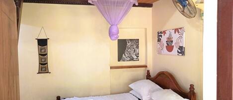 1 bedroom, desk, iron/ironing board, WiFi