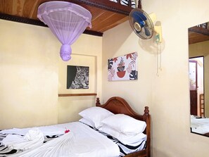 1 chambre, bureau, fer et planche à repasser, Wi-Fi