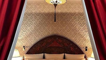 22 bedrooms, in-room safe, iron/ironing board, travel cot