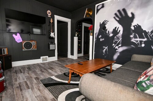 Cleveland’s Legends' Lair | Themed | Sleeps 4