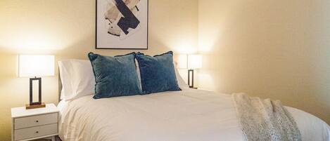 1 bedroom, desk, iron/ironing board, Internet