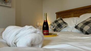 1 bedroom, desk, free WiFi, bed sheets