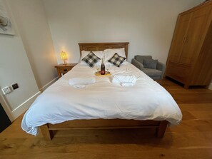 Cabin - Romantic King Bed Countryside Couples Cabin (Salisbury)