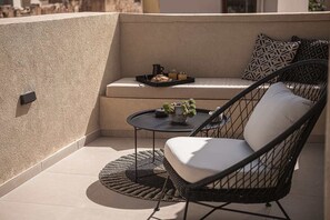 Suite – signature, 1 queensize-seng, spabadekar, byutsikt | Terrasse/patio