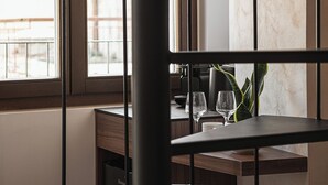 A modern room with a wooden desk, a chair, and a window with a view of the outside. - Copal Simple Staying (Chania)