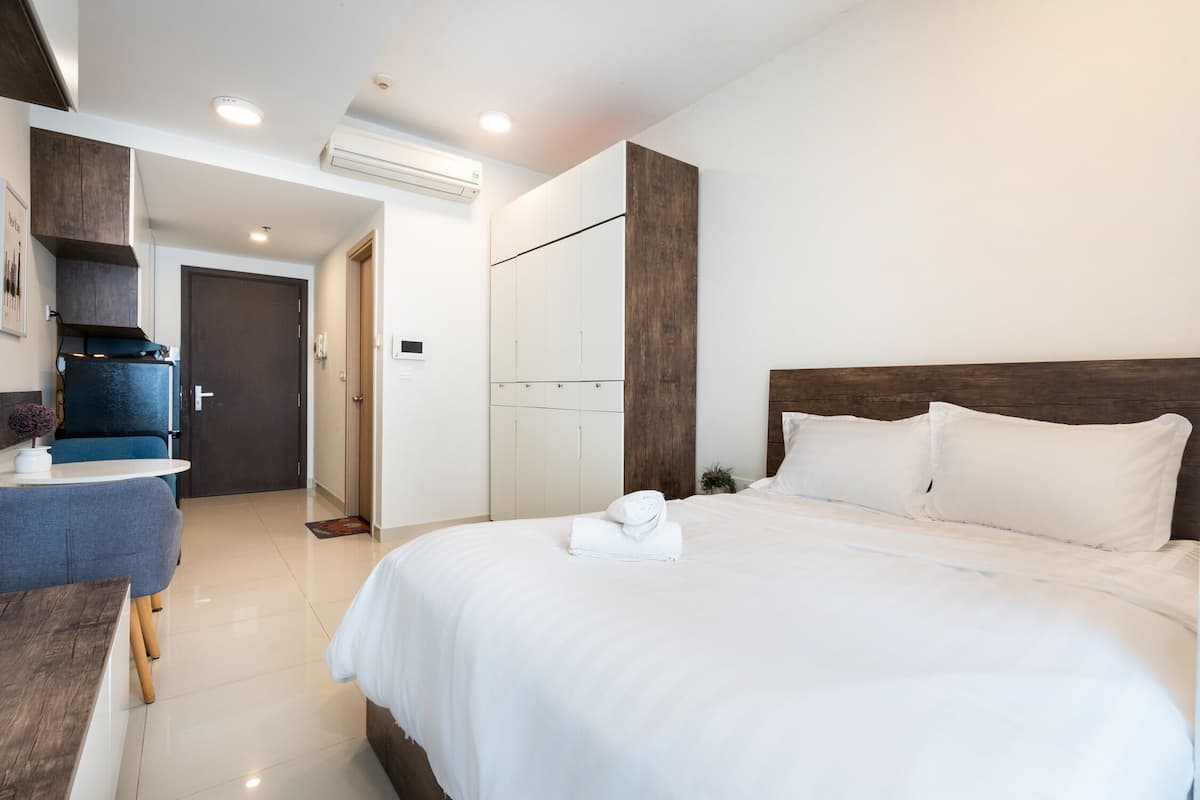 Deluxe Studio Suite, 1 Queen Bed, River View