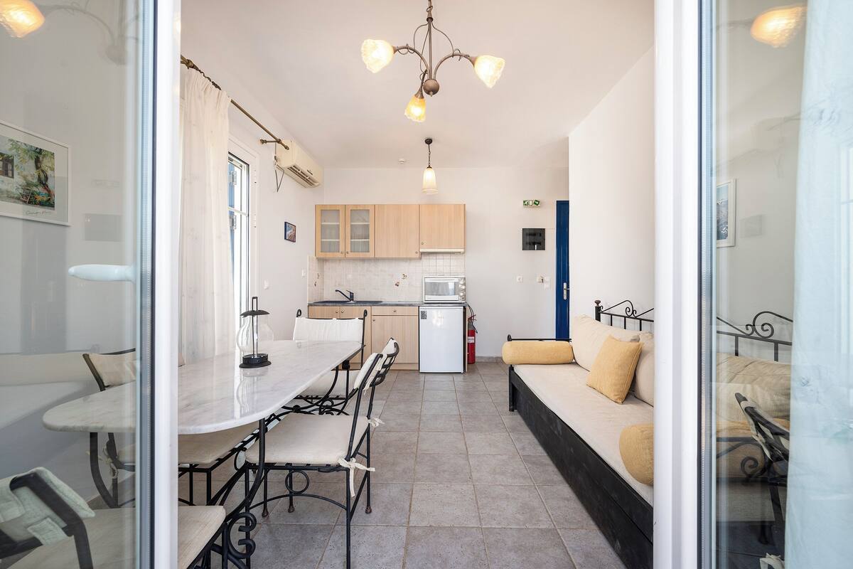 Deluxe-Apartment, Meerblick | Zimmersafe, schallisolierte Zimmer, Bügeleisen/Bügelbrett