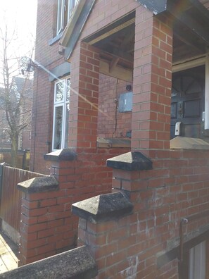 Studio | Property grounds - Charming 1-bed Studio in Leeds (Leeds)