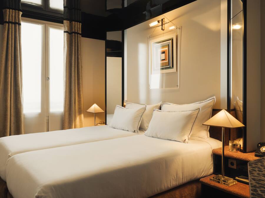 In-room safe, soundproofing, iron/ironing board, free WiFi