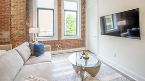 Smart TV - Landing | Beautiful 2BD in Five Points South (Birmingham)