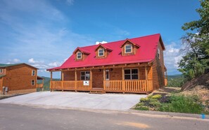 Exterior - Amazing Mountain View, Hot Tub, Game Room! (Sevierville)
