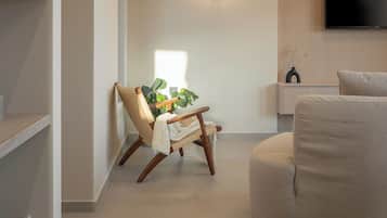 Panoramic Villa | Living area | 32-inch Smart TV with cable channels