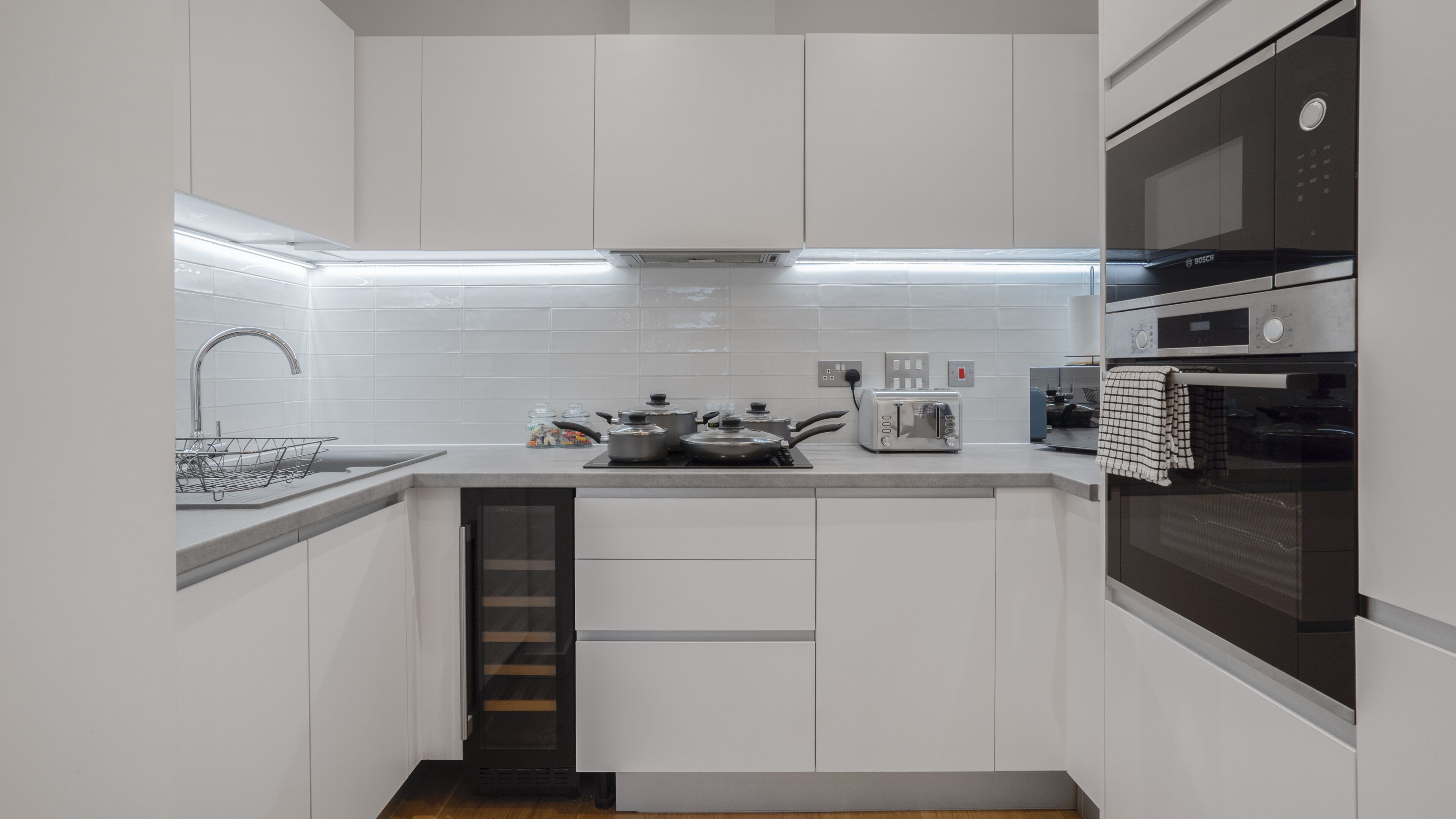 Apartment | Private kitchen | Fridge, microwave, oven, stovetop