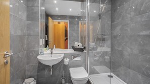 Apartment | Bathroom | Combined shower/tub, deep soaking tub, hair dryer, towels