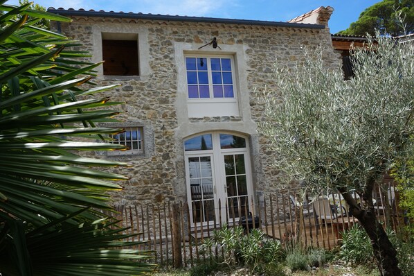 Exterior - A 5 Min. de Carcassonne, Gîte -appart. du Troubadour Aznavour en Pleine Nature (Pennautier)