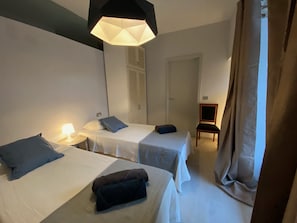 2 soverom, strykejern/-brett, wi-fi og sengetøy