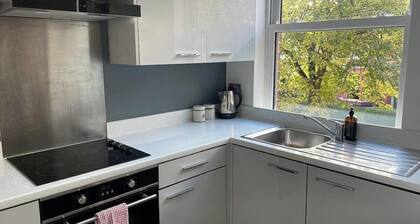 Spacious 2-bed Queens by CityGo
