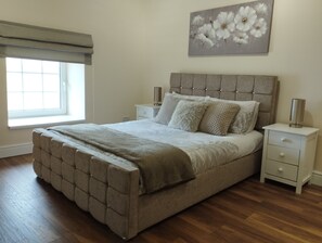 3 Schlafzimmer, Schreibtisch, Bügeleisen/Bügelbrett, kostenloses WLAN