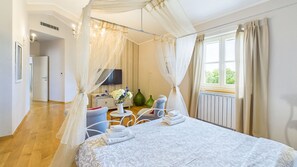 5 bedrooms, iron/ironing board, free WiFi, bed sheets