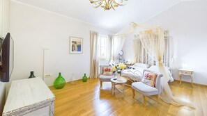 5 bedrooms, iron/ironing board, free WiFi, bed sheets