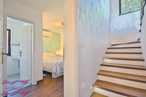 4 slaapkamers, een strijkplank/strijkijzer, gratis wifi, beddengoed