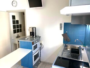 KylskÄp, mikrovÄgsugn, ugn och spishÀll